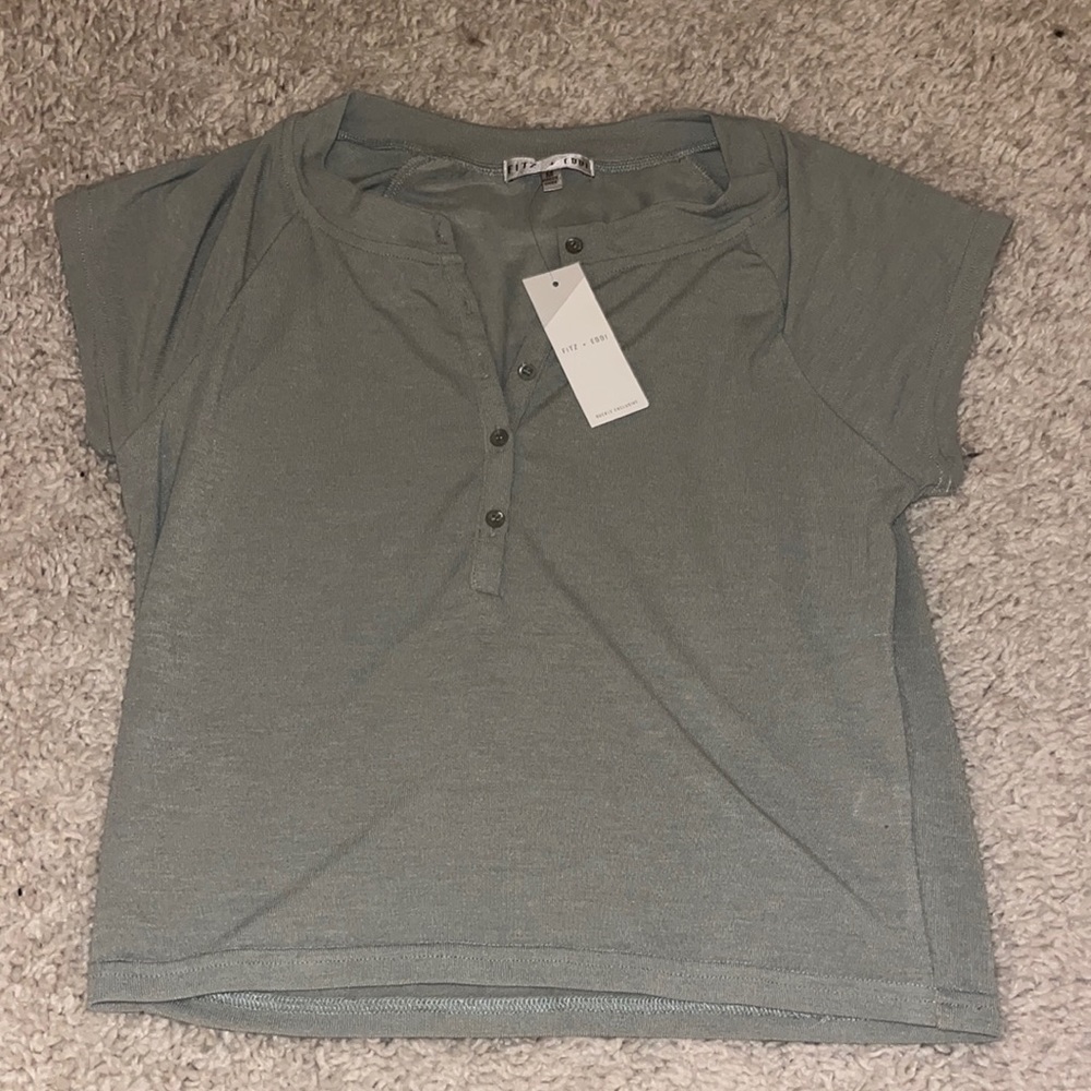 buckle tee